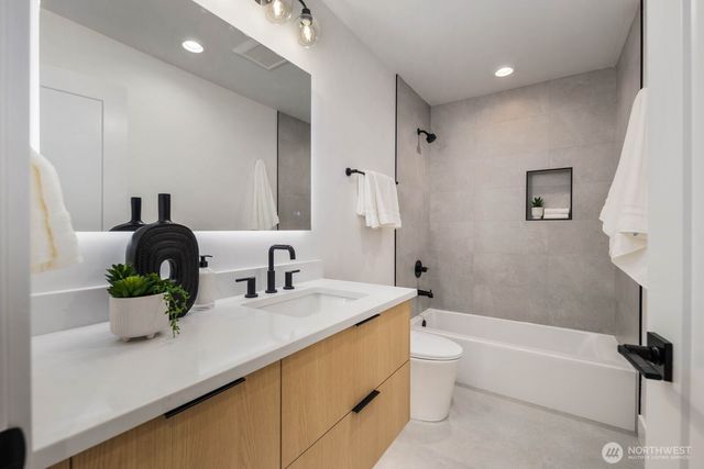 726 N 89th Street, Seattle, WA 98103