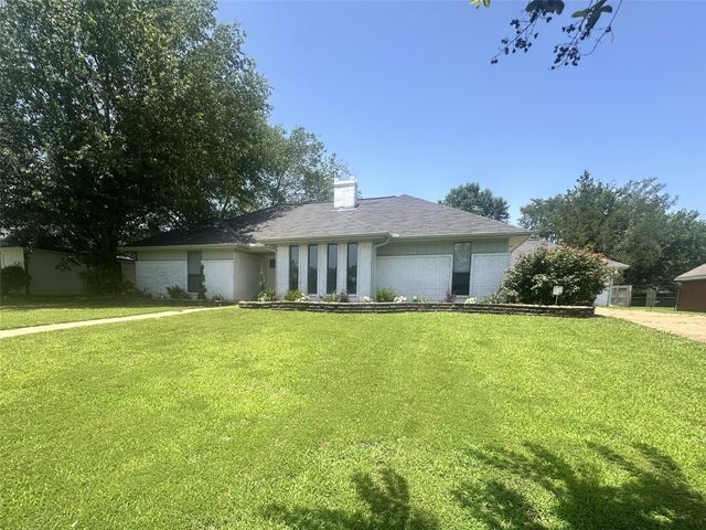 7245 Wendy Drive, Paris, TX 75462