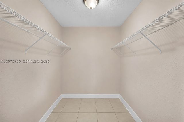 907 NE 5th St, Hallandale Beach, FL 33009