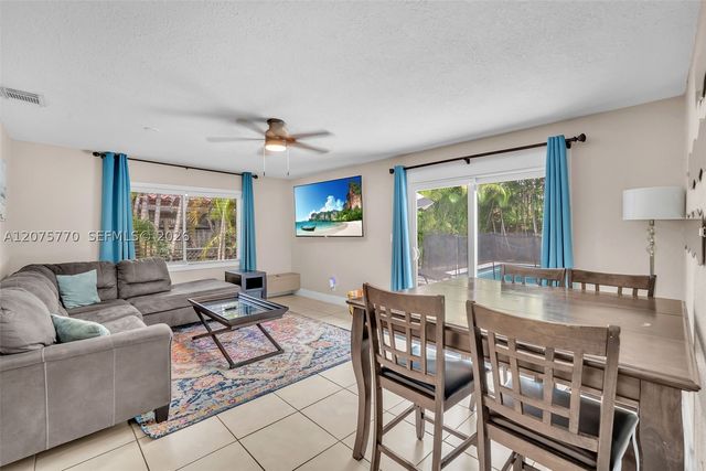 907 NE 5th St, Hallandale Beach, FL 33009