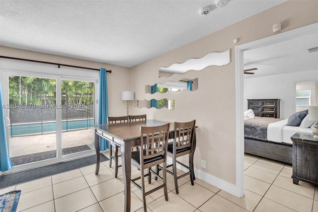 907 NE 5th St, Hallandale Beach, FL 33009