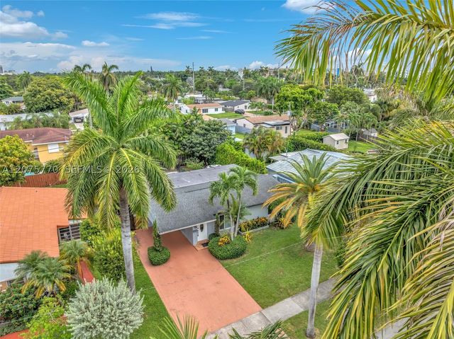 907 NE 5th St, Hallandale Beach, FL 33009