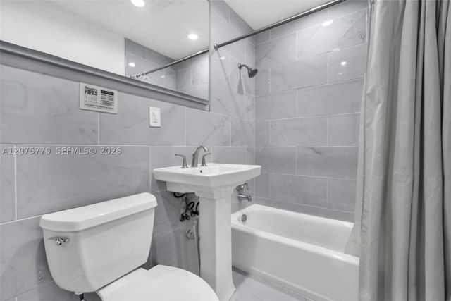 907 NE 5th St, Hallandale Beach, FL 33009