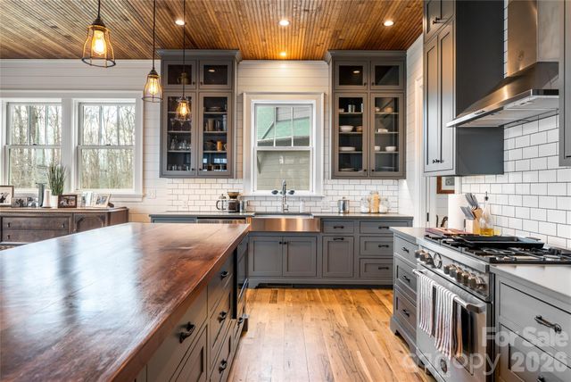 51 Summit Road, Swannanoa, NC 28778