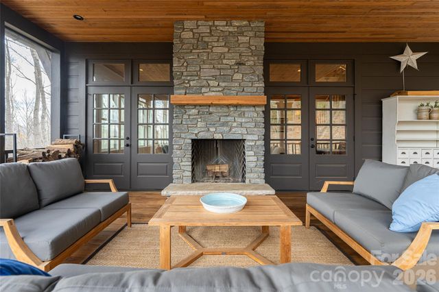 51 Summit Road, Swannanoa, NC 28778