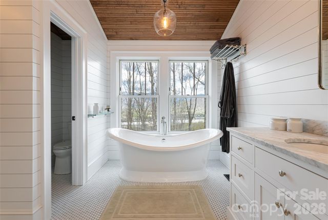 51 Summit Road, Swannanoa, NC 28778