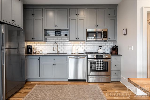 51 Summit Road, Swannanoa, NC 28778