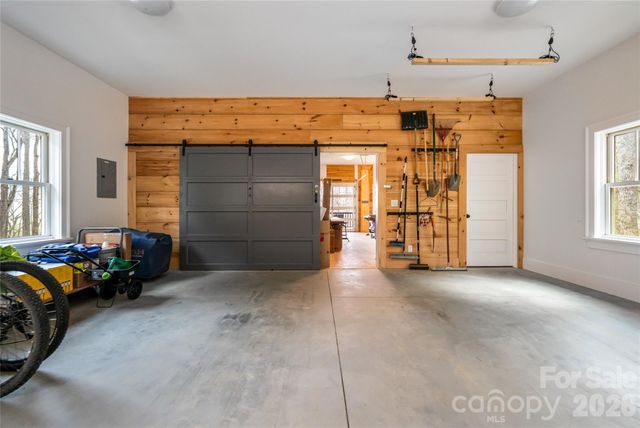 51 Summit Road, Swannanoa, NC 28778
