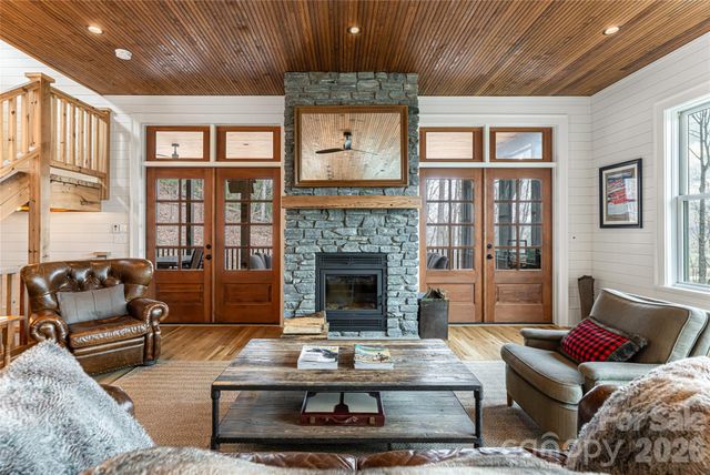 51 Summit Road, Swannanoa, NC 28778