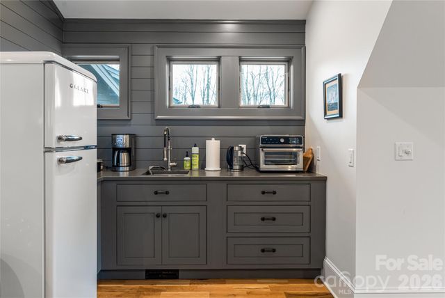 51 Summit Road, Swannanoa, NC 28778