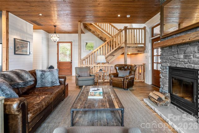 51 Summit Road, Swannanoa, NC 28778