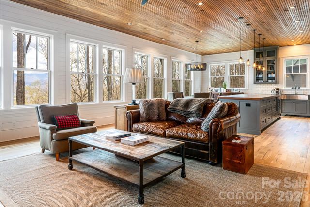 51 Summit Road, Swannanoa, NC 28778
