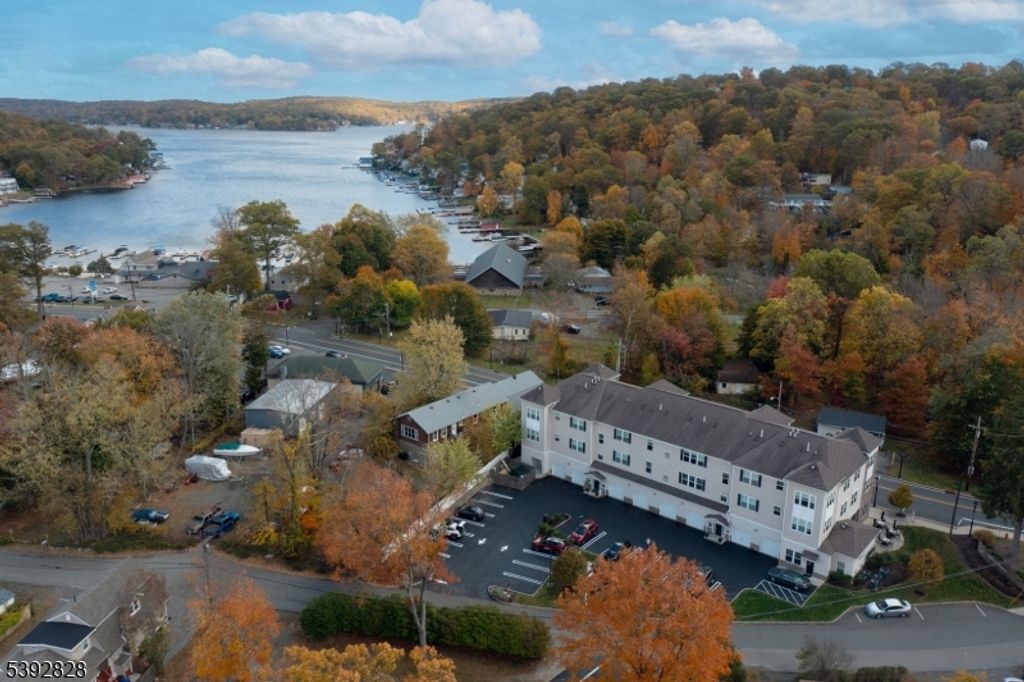 5 W River Styx Rdu-302 302, Hopatcong Boro, NJ 07843