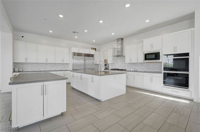 699 Glowing Horizon Street, Henderson, NV 89052