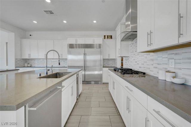 699 Glowing Horizon Street, Henderson, NV 89052