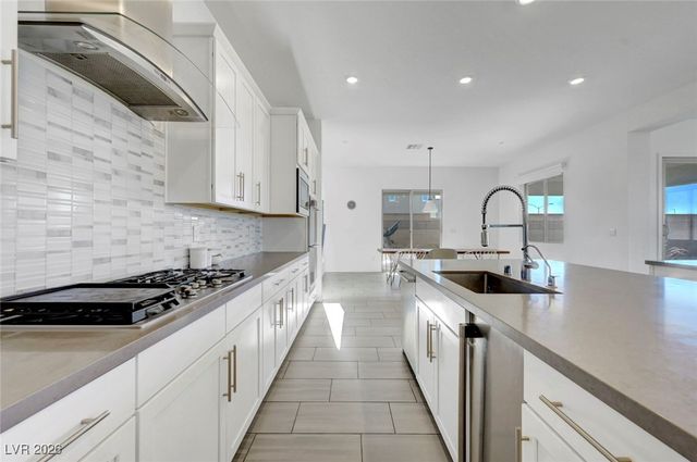 699 Glowing Horizon Street, Henderson, NV 89052