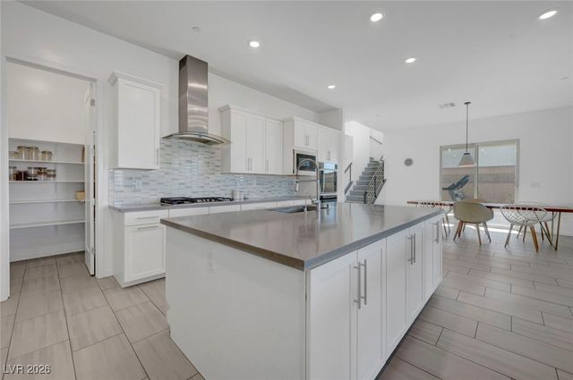 699 Glowing Horizon Street, Henderson, NV 89052