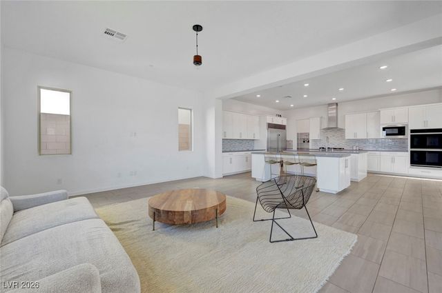 699 Glowing Horizon Street, Henderson, NV 89052