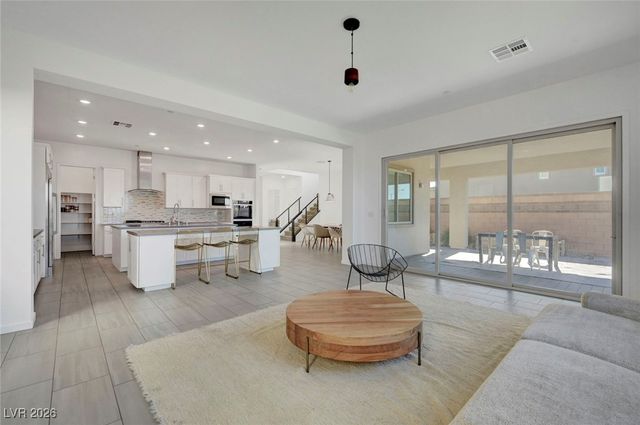 699 Glowing Horizon Street, Henderson, NV 89052