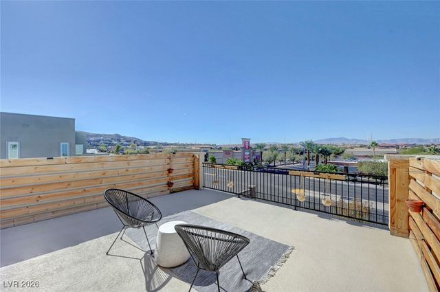 699 Glowing Horizon Street, Henderson, NV 89052