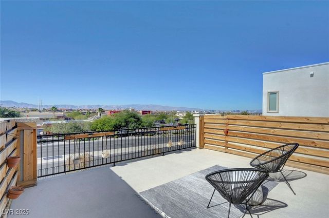 699 Glowing Horizon Street, Henderson, NV 89052