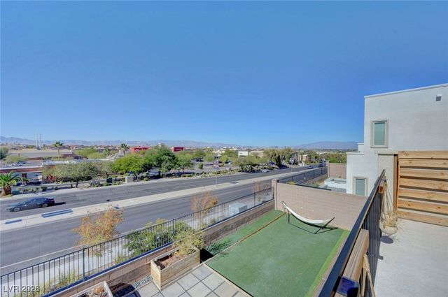 699 Glowing Horizon Street, Henderson, NV 89052