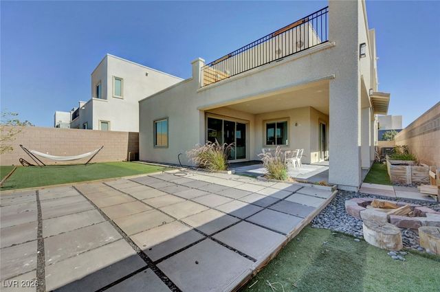 699 Glowing Horizon Street, Henderson, NV 89052
