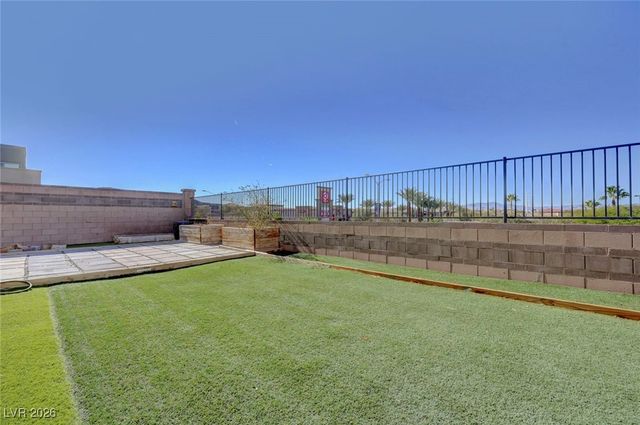 699 Glowing Horizon Street, Henderson, NV 89052