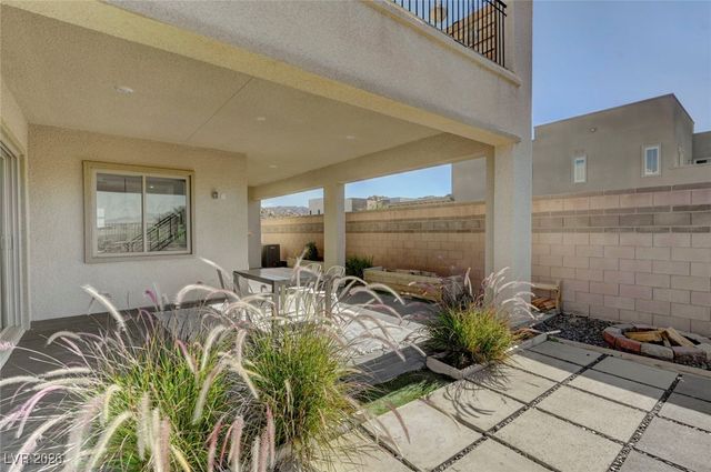 699 Glowing Horizon Street, Henderson, NV 89052