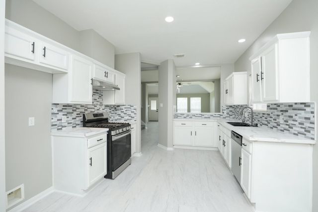 2522 Cardinal Elm Street, Fresno, TX 77545