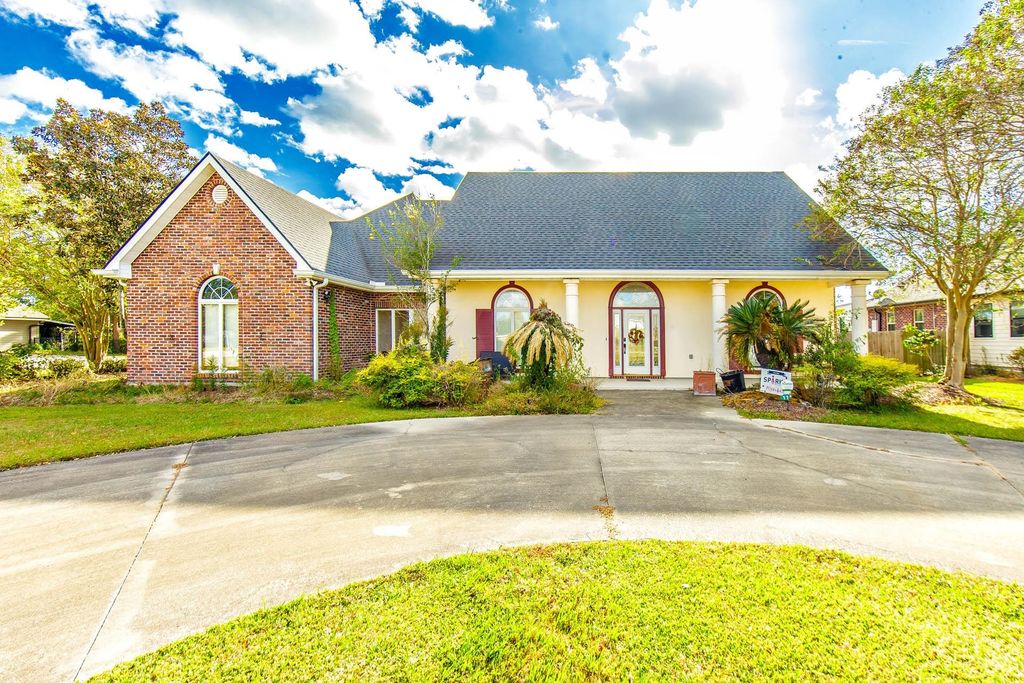 111 Thetford Drive, Houma, LA 70360