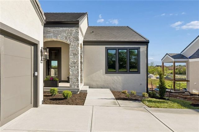 13721 Pembroke Lane, Leawood, KS 66224