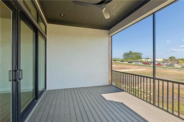 13721 Pembroke Lane, Leawood, KS 66224