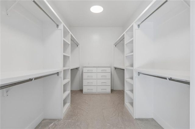 13721 Pembroke Lane, Leawood, KS 66224