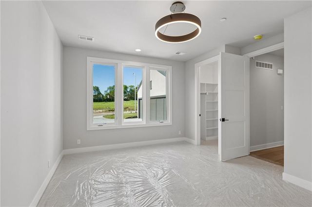 13721 Pembroke Lane, Leawood, KS 66224