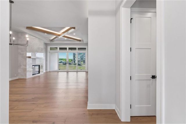 13721 Pembroke Lane, Leawood, KS 66224