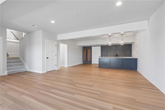 13721 Pembroke Lane, Leawood, KS 66224
