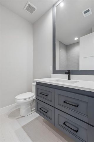 13721 Pembroke Lane, Leawood, KS 66224