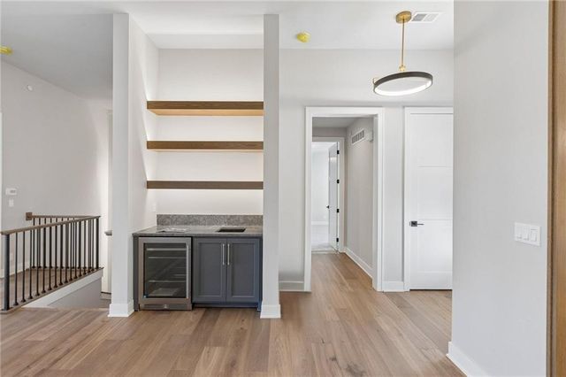 13721 Pembroke Lane, Leawood, KS 66224