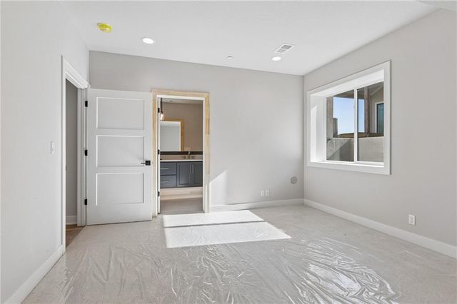 13721 Pembroke Lane, Leawood, KS 66224