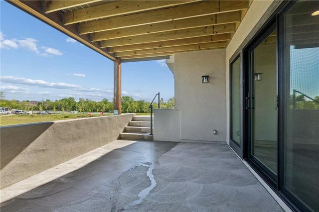 13721 Pembroke Lane, Leawood, KS 66224