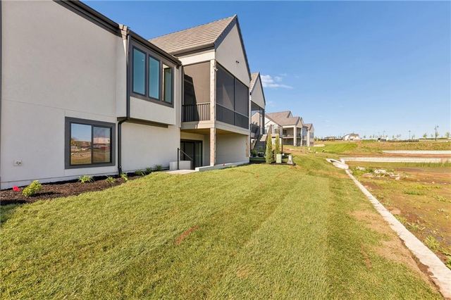 13721 Pembroke Lane, Leawood, KS 66224