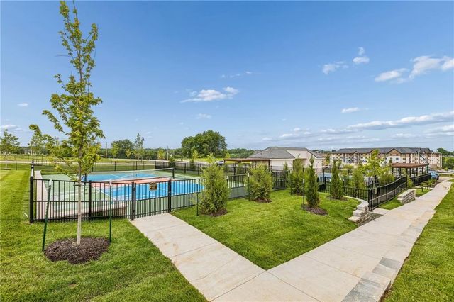 13721 Pembroke Lane, Leawood, KS 66224