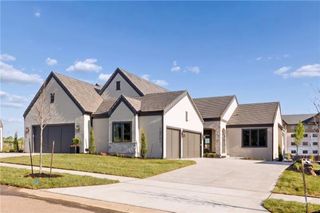 13721 Pembroke Lane, Leawood, KS 66224