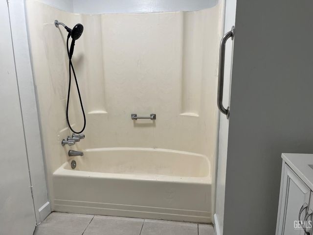 1757 Oswell St, Bakersfield, CA 93306