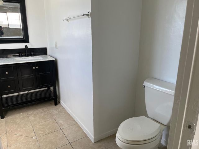 1757 Oswell St, Bakersfield, CA 93306