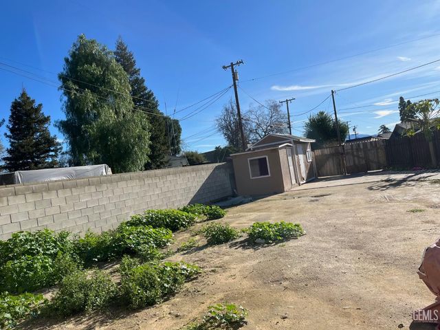 1757 Oswell St, Bakersfield, CA 93306