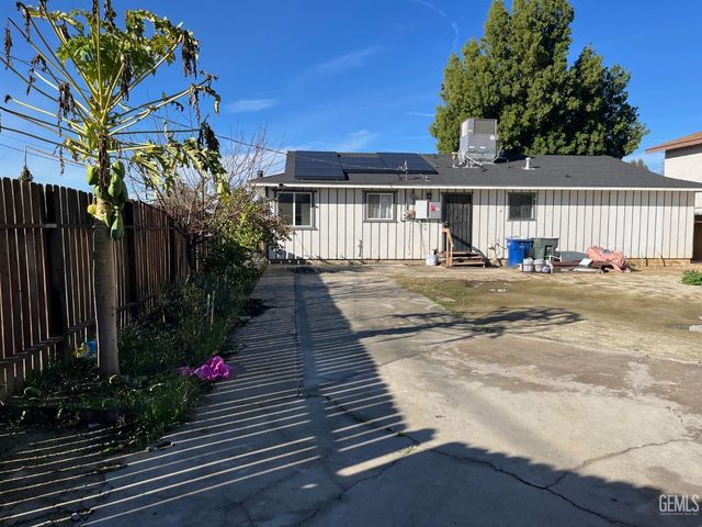 1757 Oswell St, Bakersfield, CA 93306