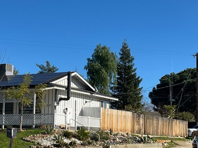 1757 Oswell St, Bakersfield, CA 93306