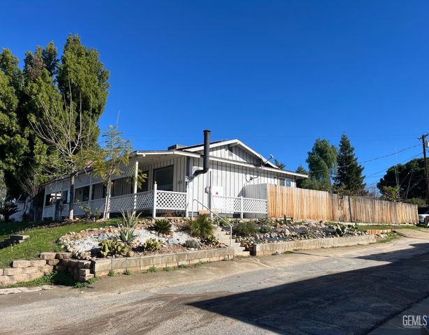 1757 Oswell St, Bakersfield, CA 93306